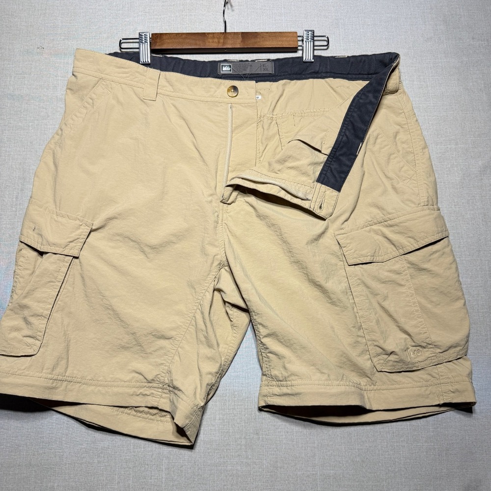 REI Cargo Shorts Men XL (40) Tan Sahara Hiking Outdoor Utility Gorpcore 861659